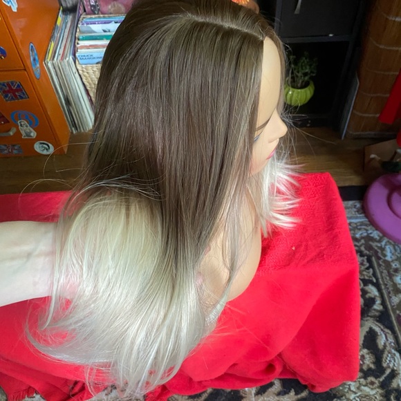 Gorgeous face-framing ombre blonde-brown wig! - Picture 5 of 11